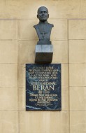 Pamětní deska kardinála Josefa Berana v Plzni