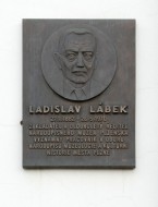 Pamětní deska Ladislava Lábka v Plzni
