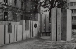 Prostor k poctě architekta Adolfa Loose
