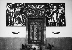 Pamětní deska obětem II. světové války z řad železničářů na Hlavním nádraží v Plzni