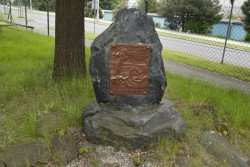 Pomník s pamětní deskou obětem II. světové války v Plzni - Doubravce